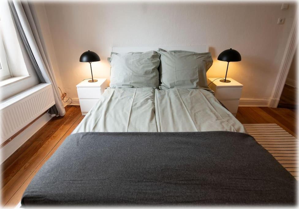 Altbaucharme! 2Zimmer, Zentral Und 24H Check-In Kiel Buitenkant foto